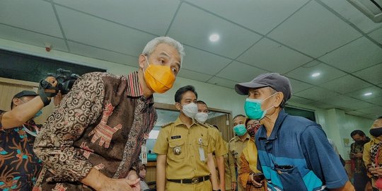 Ganjar Minta Pedagang Pasar Klewer Tidak Lengah Meski Sudah Divaksinasi Covid-19