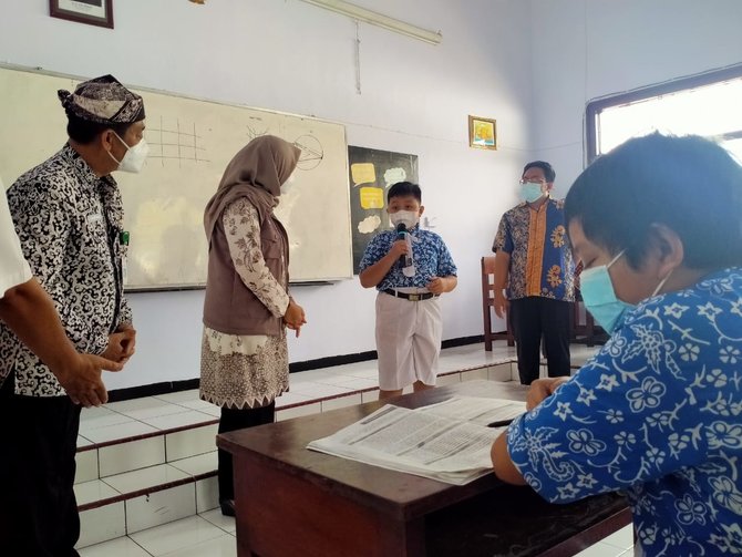 bupati ipuk cek kondisi belajar tatap muka di sd dan smp di banyuwangi