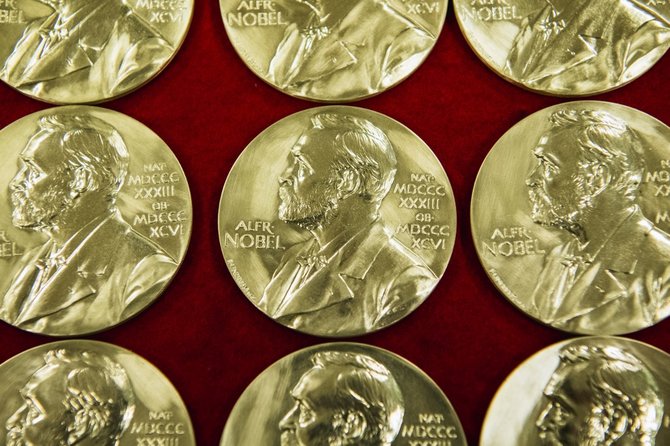 pembuatan medali nobel