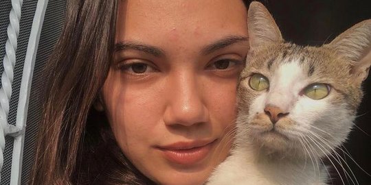 Tak Hanya Hobi Tanaman, Ini 4 Potret Kucing Kesayangan Haico Pemain Samudra Cinta