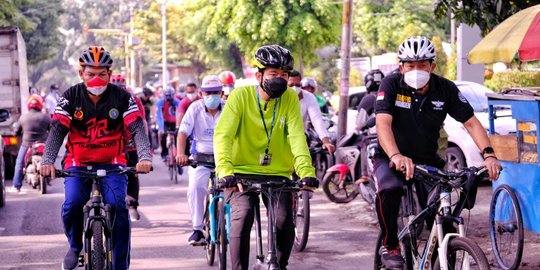 Mider Projo, Gibran Keliling Solo Gowes Sepeda