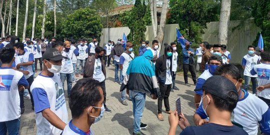 Massa Berbaju 'Moeldoko Ketua Umum Partai Demokrat' Padati KLB di Sibolangit