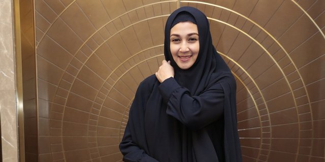 Dua Kali Bercerai, Dina Lorenza Akui Masih Trauma Membina Rumah Tangga