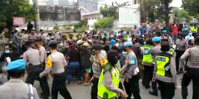 Polisi Bubarkan Demo Mahasiswa Papua di Semarang, 30 Orang Diamankan