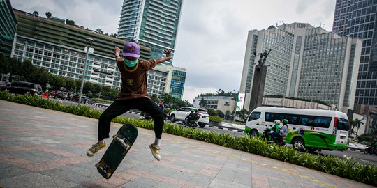 Anies Baswedan Izinkan Trotoar Dipakai Main Skateboard