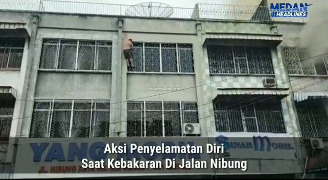 terjebak saat kebakaran aksi pria di medan selamatkan diri ini bikin ngeri