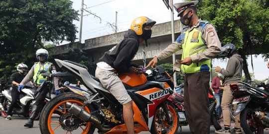 Polisi Jaring Pengendara Berknalpot Bising di Kawasan Monas