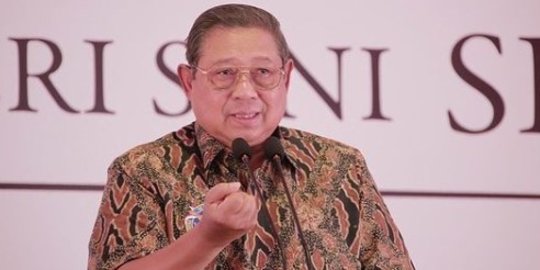 Foto SBY saat Masih Perwira, Bersiap Lakukan Penerjunan dari Pesawat Hercules