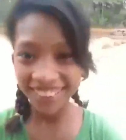 ingin berfoto selfie bocah ini terbentur kepala teman netizen 039maaf aku ketawa039