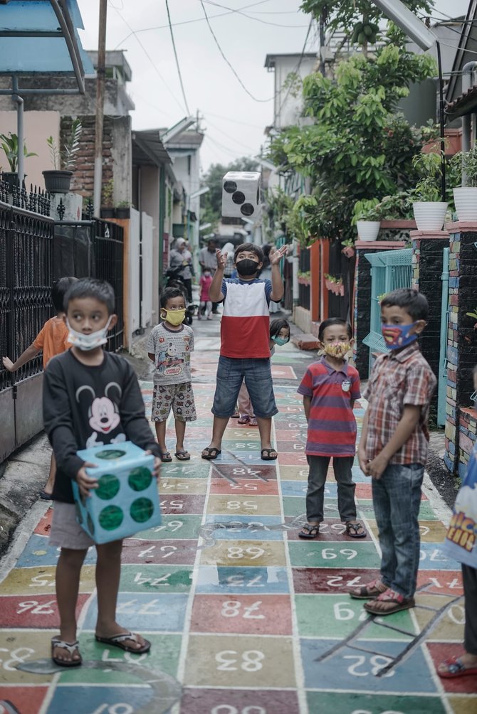 asyiknya bermain di gang mural wargaluyu kota bandung