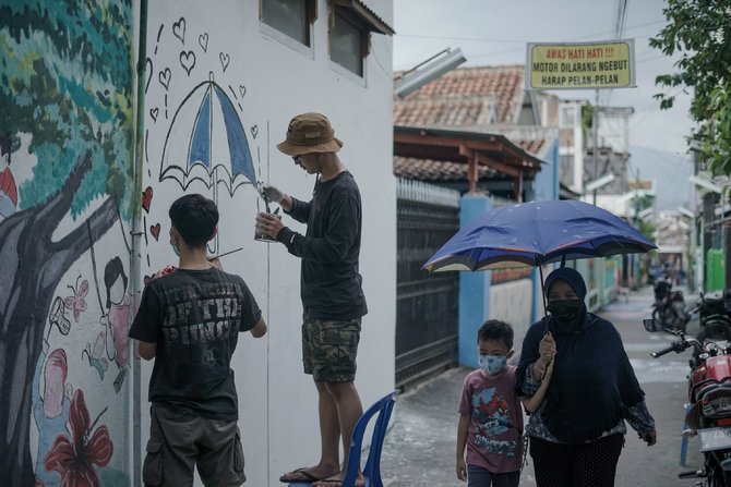 asyiknya bermain di gang mural wargaluyu kota bandung