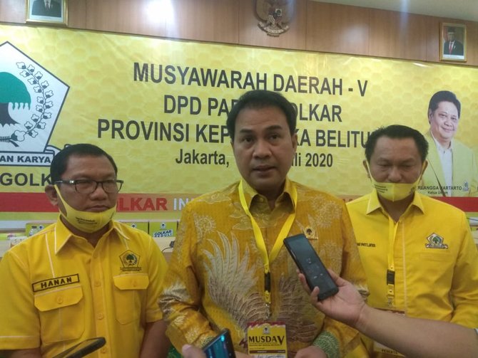 wakil ketua umum dpp partai golkar aziz syamsuddin