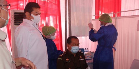 kejagung mulai vaksinasi covid-19 pegawainya, total 2.700 orang