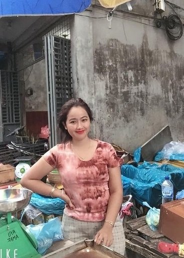 potret penjual ayam cantik