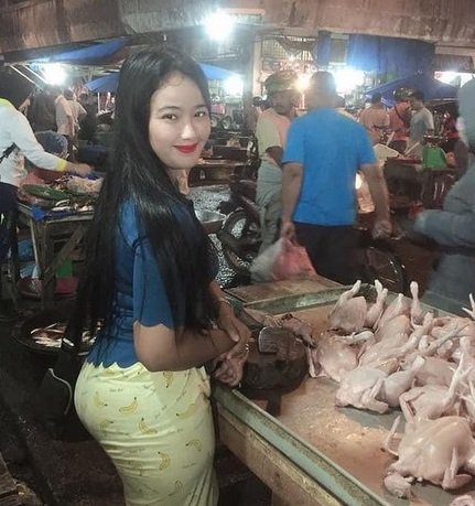 potret penjual ayam cantik