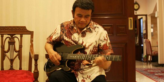 Bikin Terkejut, Ini Arti Gitar Tanpa Kepala Milik Rhoma Irama