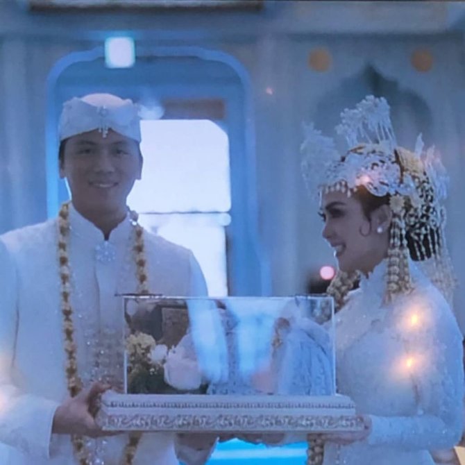 8 seleb ini pilih menikah di luar negeri terbaru julie estelle