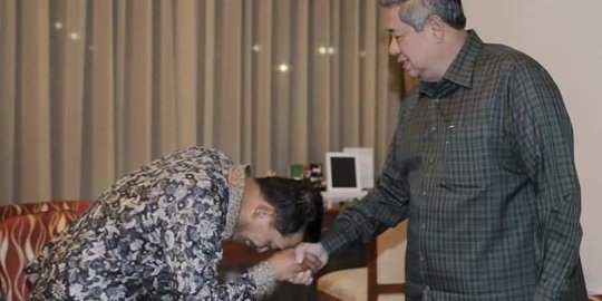 Moeldoko dan SBY: Cium Tangan Dulu, Kudeta Kemudian
