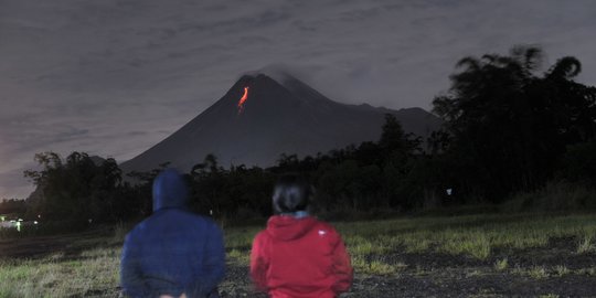 Gunung Merapi Luncurkan Awan Panas Guguran Sejauh 700 Meter