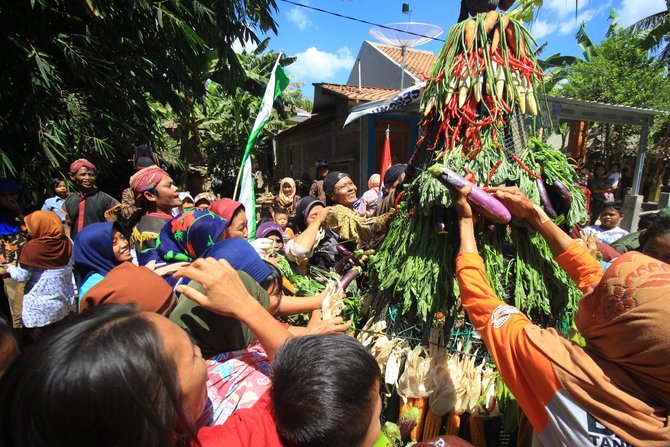 upacara merti dusun wujud syukur pada sang pencipta