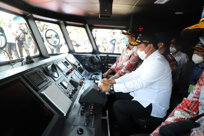 menteri trenggono resmikan kapal baru kkp
