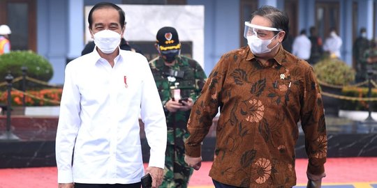 Bertolak ke DIY dan Jateng, Jokowi Tinjau Vaksinasi Massal Seniman dan Tokoh Agama