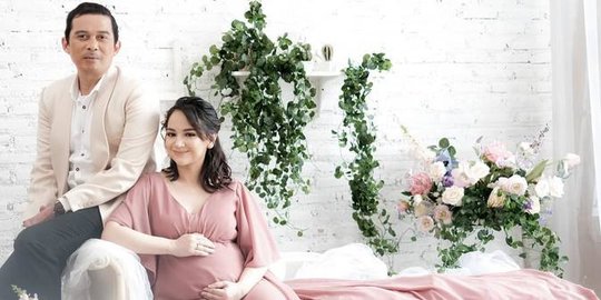 4 Potret Maternity Shoot Angelica Simperler & Suami, Tak Lama Akan Jadi Orang Tua
