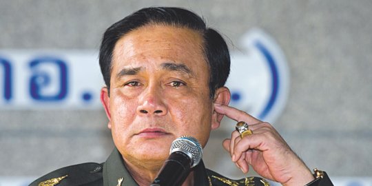 Kesal dengan Pertanyaan Wartawan, PM Thailand Semprot Jurnalis dengan Desinfektan