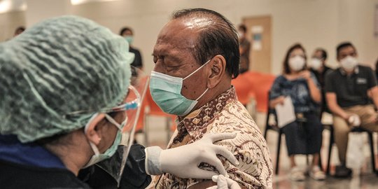 Epidemiolog Minta Pemerintah Prioritaskan Vaksinasi Lansia untuk Tekan Kematian