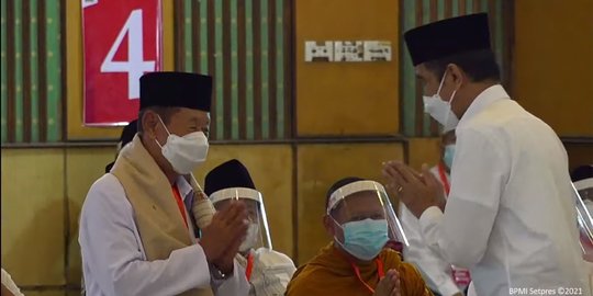 Jokowi Ajak Ulama dan Tokoh Lintas Agama Mau Divaksinasi Covid-19
