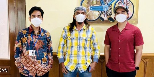 Gibran dan Kaesang Bahas Saham Persis Solo