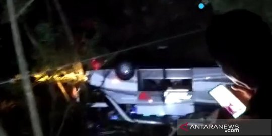 19 Orang Tewas dalam Kecelakaan Bus Pariwisata Terperosok ke Jurang di Sumedang