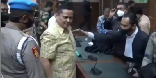 Emosi Divonis 4 Tahun Bui, Ini Video Irjen Napoleon Goyang Tiktok di Ruang Sidang