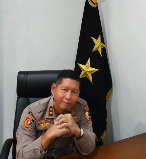 potret jenderal polisi bintang dua panen kacang panjang tetap gagah meski di kebun