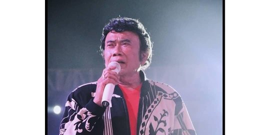 Aksi Rhoma Irama Tanpa Gitar Buntung di Atas Panggung