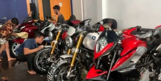 intip koleksi moge crazy rich tanjung priok lagi dicuci tukang cucinya ada 5 orang