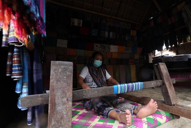 dusun sasak sade kampung suku asli lombok di tengah modernitas