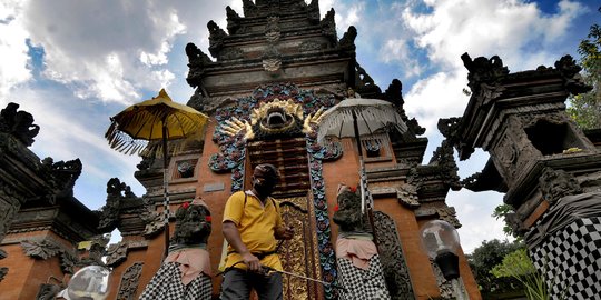 Kesibukan Umat Hindu Dharma Jelang Perayaan Nyepi