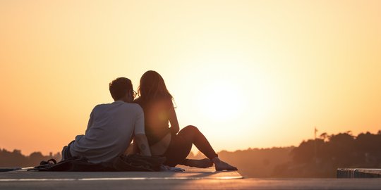 40 Tebak-tebakan Cinta Lucu untuk Pasangan, Romantis dan Bikin Baper