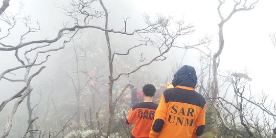 Saat Cuaca Ekstrem, Pendaki Gunung Lompobattang Jatuh ke Jurang Dievakuasi ke Lereng