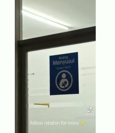 pegawai stasiun bingung negur ibu ibu nyusui anak di depan umum endingnya ngakak