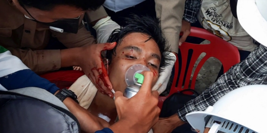 "kami akan terus berjuang sampai rezim ini tumbang"