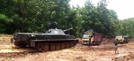 tank marinir tni derek truk barang