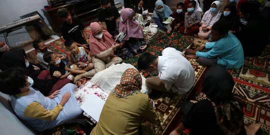 Suasana Persemayaman Jenazah Anton Medan di Cibinong