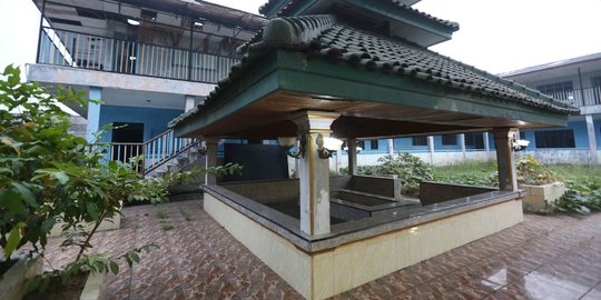 Menengok Pesantren dan Makam Anton Medan di Pondok Rajeg