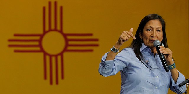 Pertama Dalam Sejarah Suku Asli Amerika Jadi Menteri Dalam Negeri Di Kabinet Biden Merdeka Com