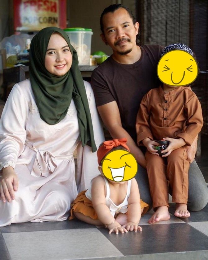 seleb tampan yang jatuh ke pelukan dokter