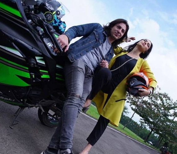 main bareng ini 4 potret kebersamaan angela gilsha dan dylan carr di samudra cinta