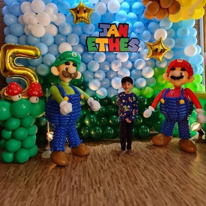 ulang tahun ke 5 intip potret perayaan ulang tahun jan ethes dengan tema mario bross