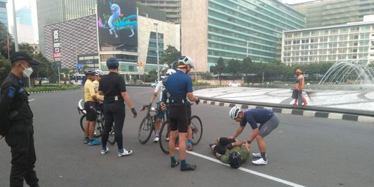 Polisi Olah TKP Mobil Tabrak Pesepeda di Bundaran HI, Lalin Menuju Senayan Dialihkan